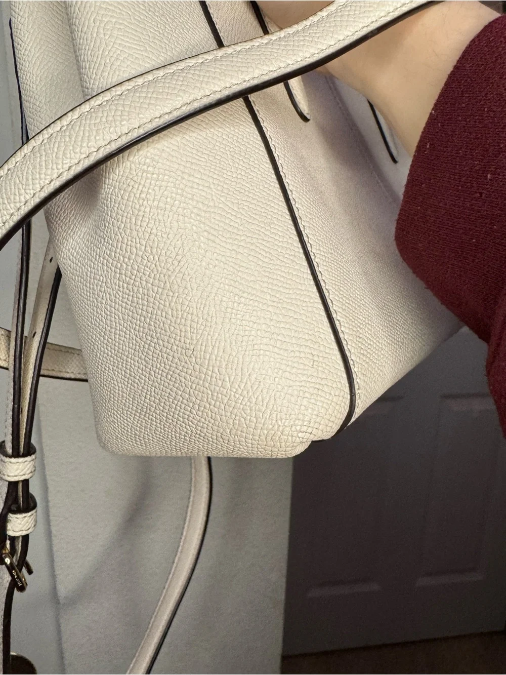 Coach closure adjustable